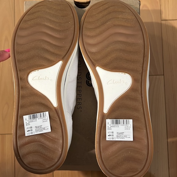 BNWT Clarks Breeze Ave white sneakers - Picture 2 of 4